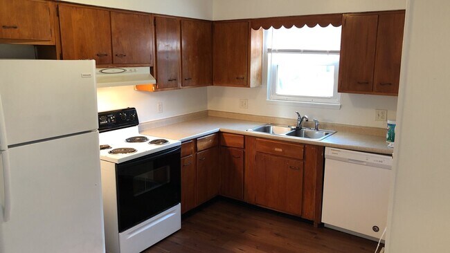 Building Photo - 4 BDRM AVAILABLE AUGUST 2025; RENT $2,400....