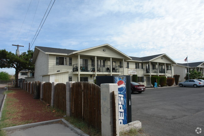 Building Photo - Colonial Manor Apartments