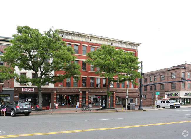 Building Photo - 460-470 Main St