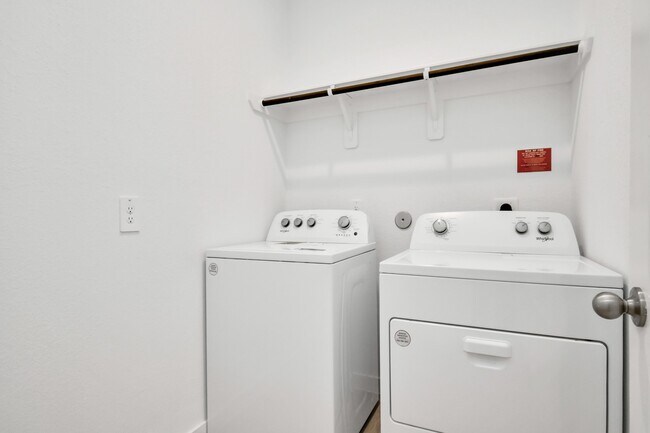 Foto del edificio - 3843 Pierce Pl Ln