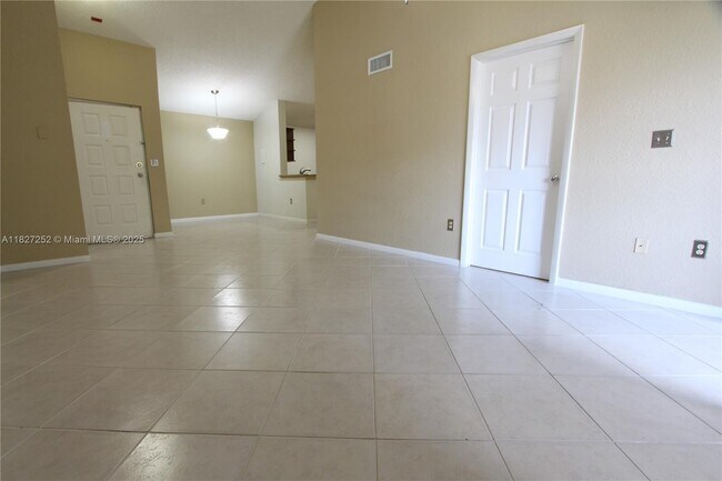 Building Photo - 2881 N Oakland Forest Dr