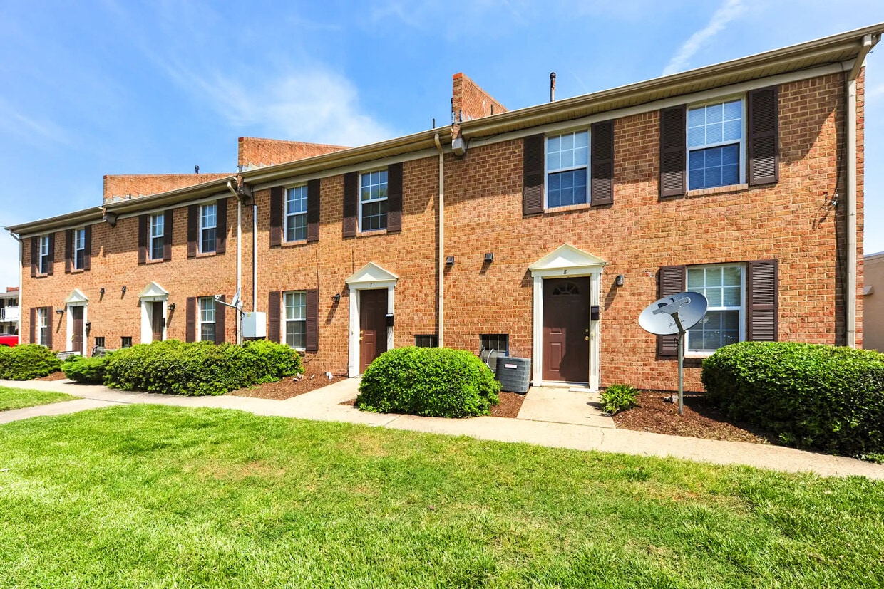 Primary Photo - Brentwood Forest Apartments