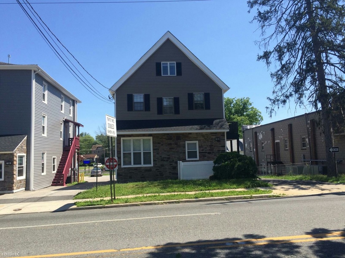 Primary Photo - 108 W Evesham Ave