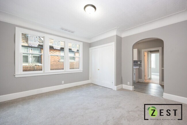 Foto del edificio - 3775 Tyler St