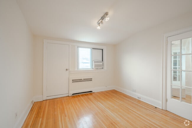 2BR, 1BA - 950SF - Living Room - Cartac Community