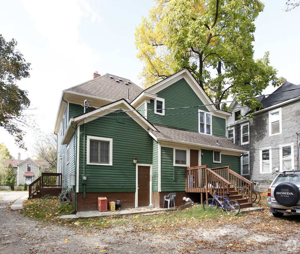 Building Photo - 311-313 S Huron St