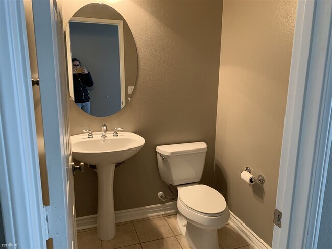 Building Photo - 3 br, 2.5 bath Townhome - 13194 Torridon C...