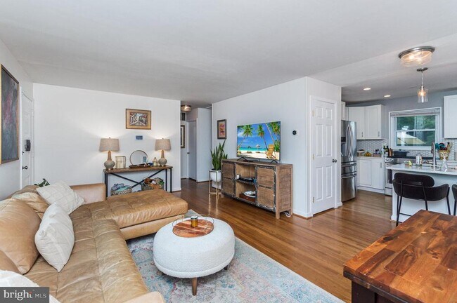 Foto del edificio - 6403 Wilcox Ct
