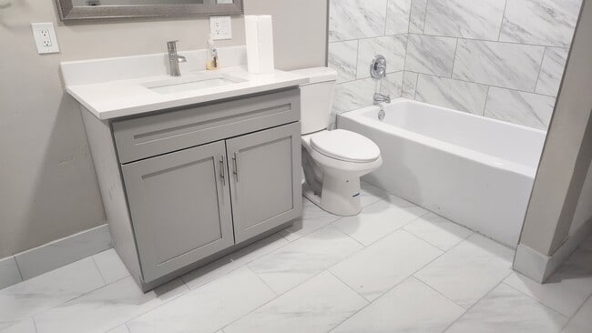 Building Photo - 920 W 600 N