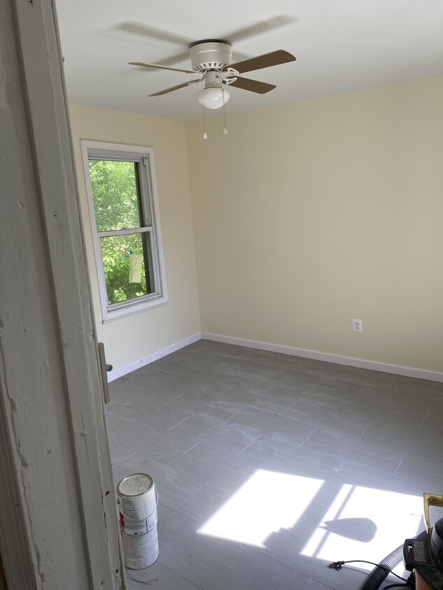 Primary Photo - 208 W Adams Ave