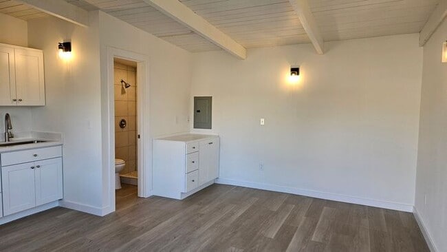 Building Photo - Parkland Cozy Studio ~on site laundry & parking