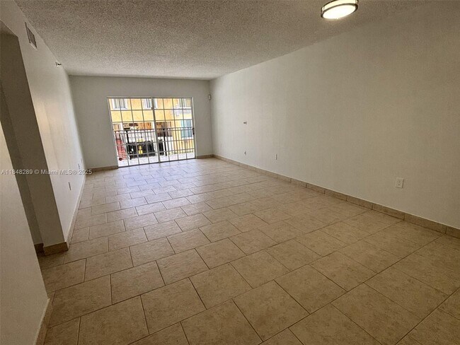 Foto del edificio - 8900 Collins Ave
