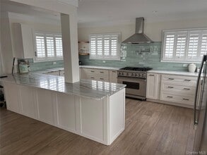 Building Photo - 2 Bay 9th St