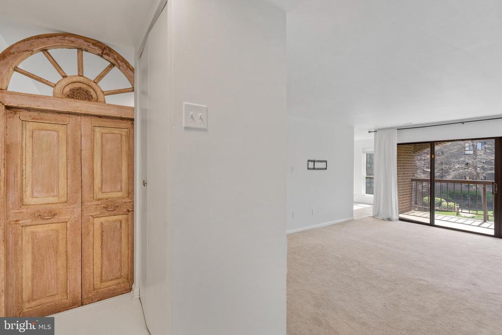 11228 Chestnut Grove Square Unit 232, Reston, VA 20190 Room for Rent