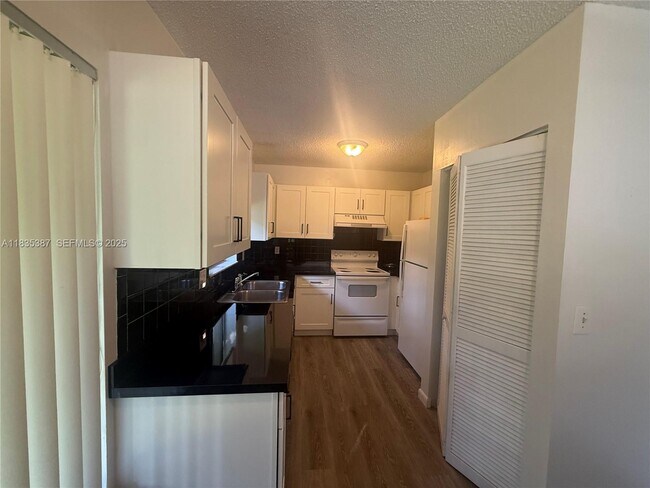 Foto del edificio - 159 NW 70th St