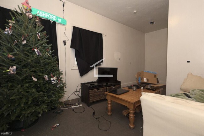 Foto del edificio - 3 br, 1 bath House - 9 Ashford St # 4K