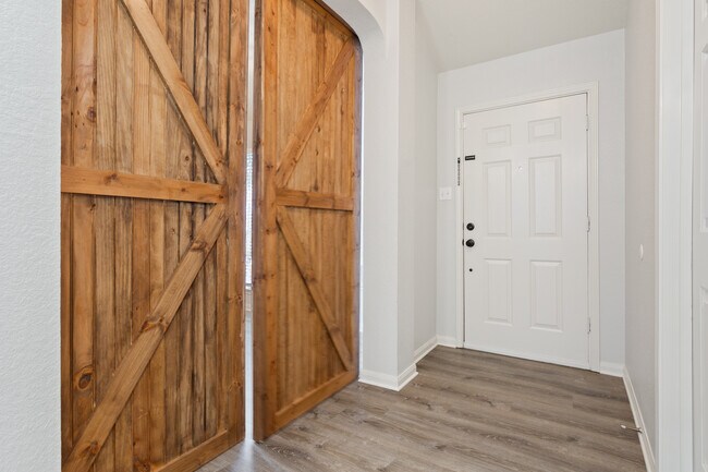 Building Photo - 709 Bighorn Dr