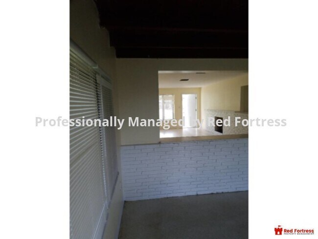 Building Photo - 4041 Rainbow Dr