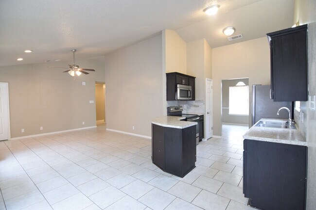 Foto del edificio - 1404 Clairidge Ave