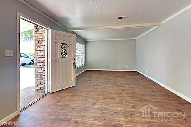 Building Photo - 2720 Alcala St