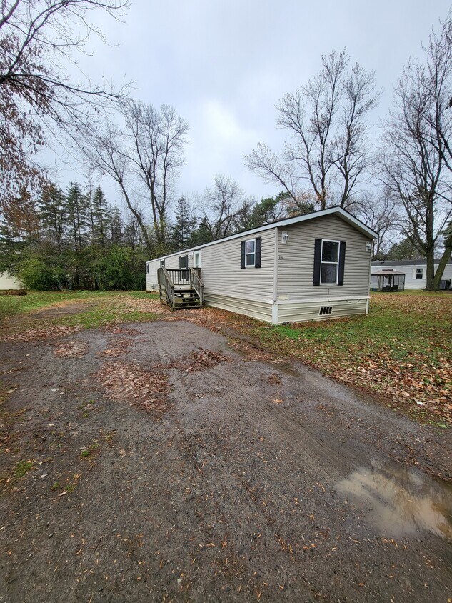 Primary Photo - 175 Decamp St