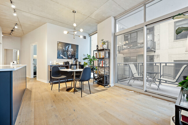 Building Photo - 720 N Larrabee St