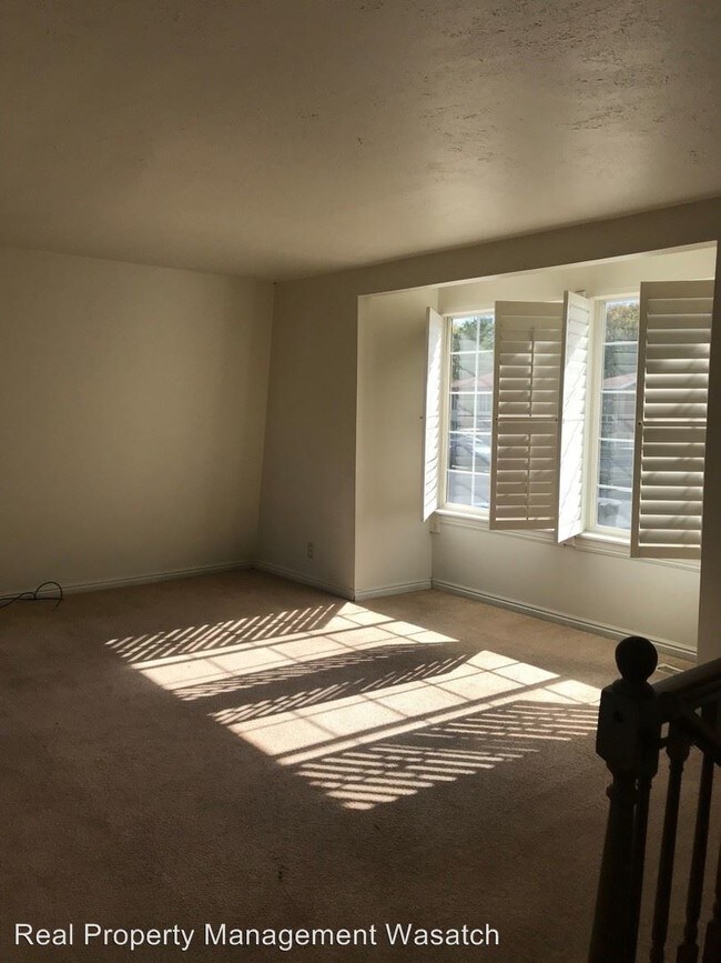 Foto del edificio - 4 br, 2 bath House - 1105 E. Larkspur