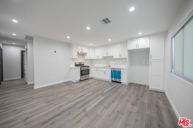 Building Photo - 5837 Cartwright Ave