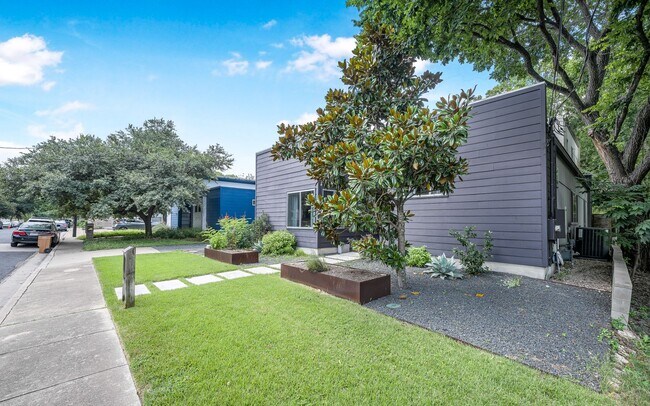 Building Photo - Stunning custom built and designed home in...