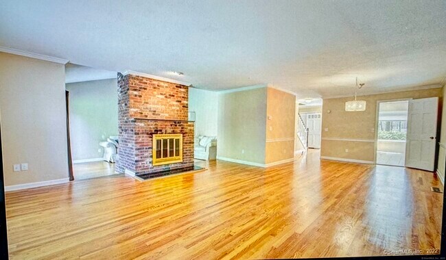 Building Photo - 136 Tunxis Village