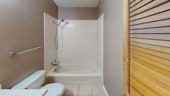 Building Photo - 4 Bedrooms, 2.5 Baths House