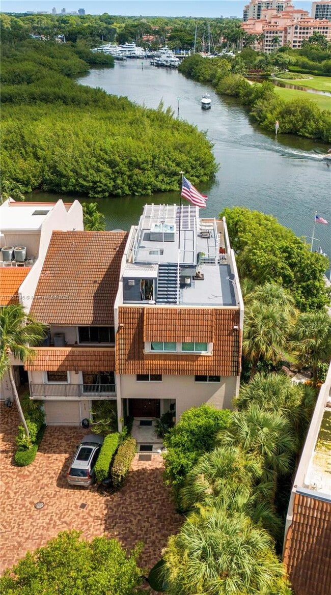 Building Photo - 6100 Paradise Point Dr