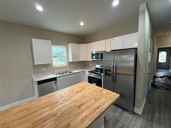 Foto del edificio - 3815 Valley Tree Dr