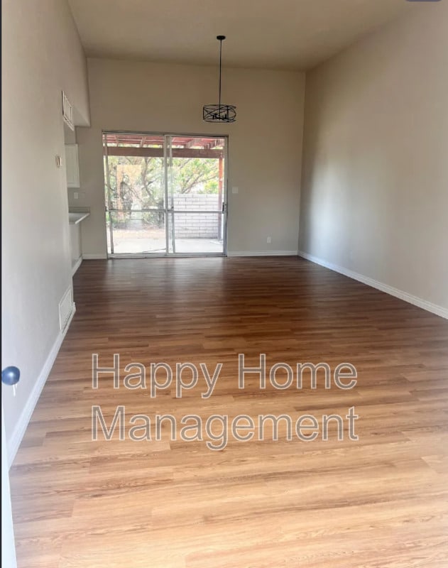 Building Photo - 1355 Rio Rancho Dr SE