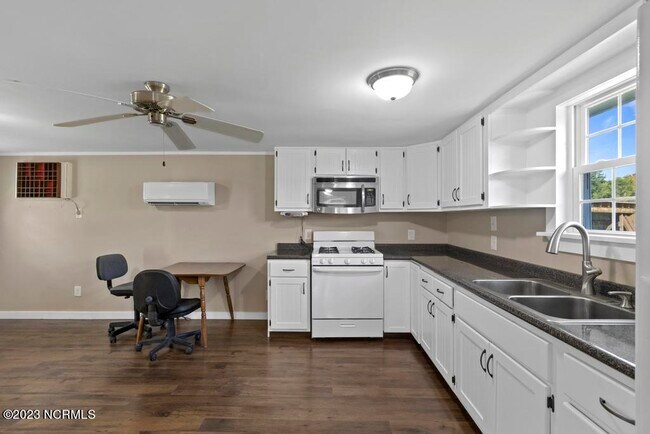 Building Photo - 1038 Harrell's Loop Rd