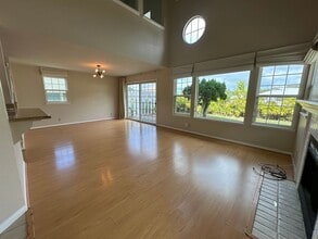 Building Photo - 120-1840 Ka?ahumanu St