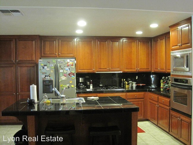 Building Photo - 3373 Shearwater Dr