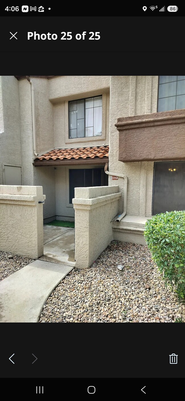 Building Photo - 839 S Westwood