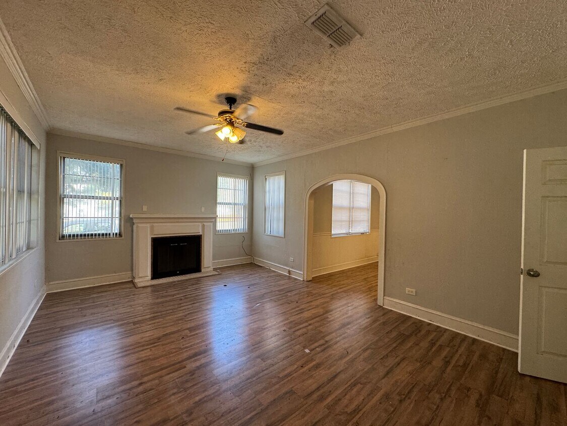 Foto principal - Cute Corner lot... Walks in downtown Bossier City