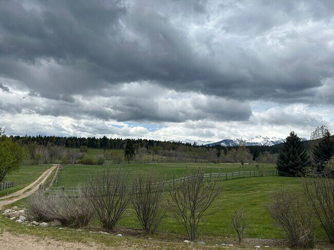 Foto del edificio - Charming Rental with Scenic Views!