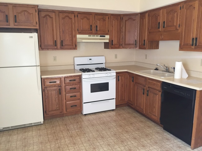kitchen - 4031 Lancaster Rd