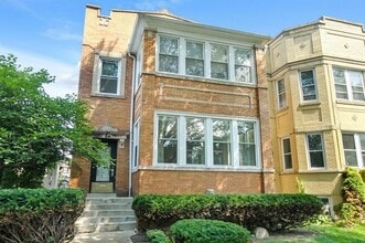 Building Photo - 4112 W Wellington Ave