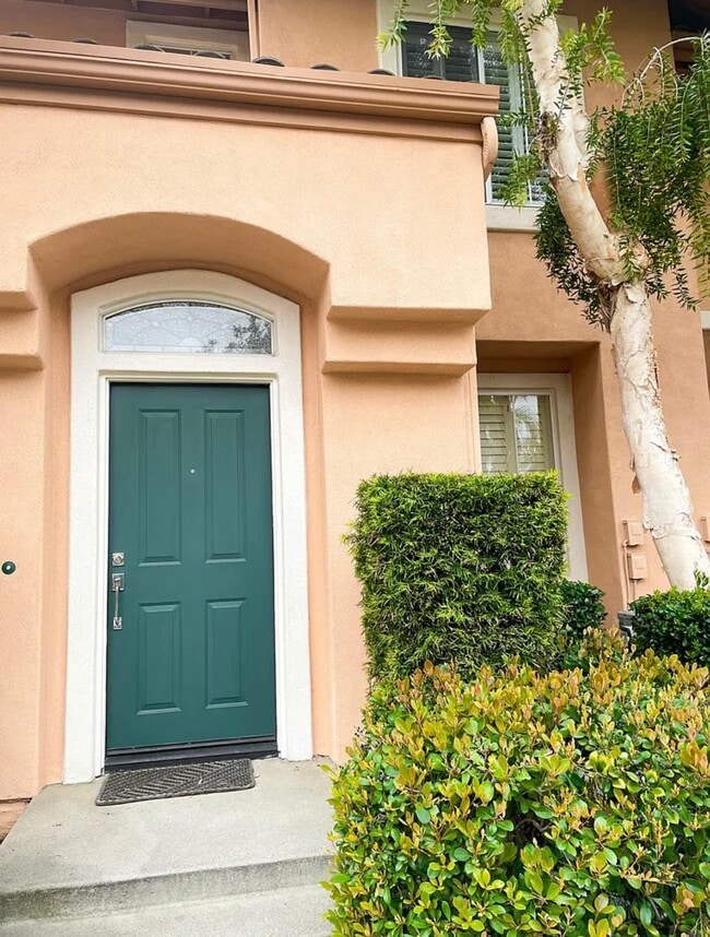 Building Photo - 3301 Ladrillo Aisle