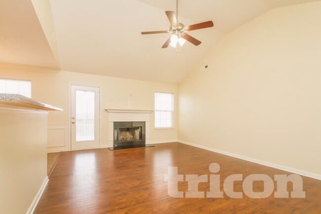 Foto del edificio - 1206 Aretha Dr