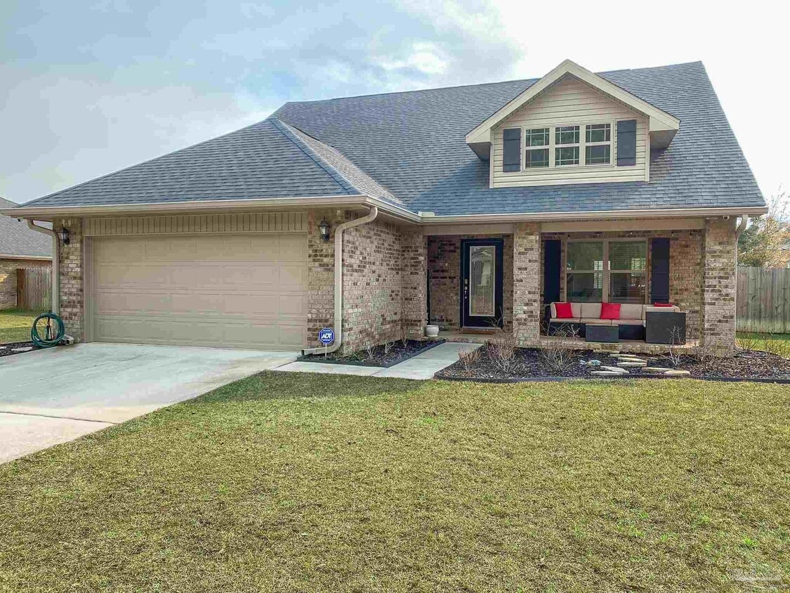 Primary Photo - 5560 Tucker Circle
