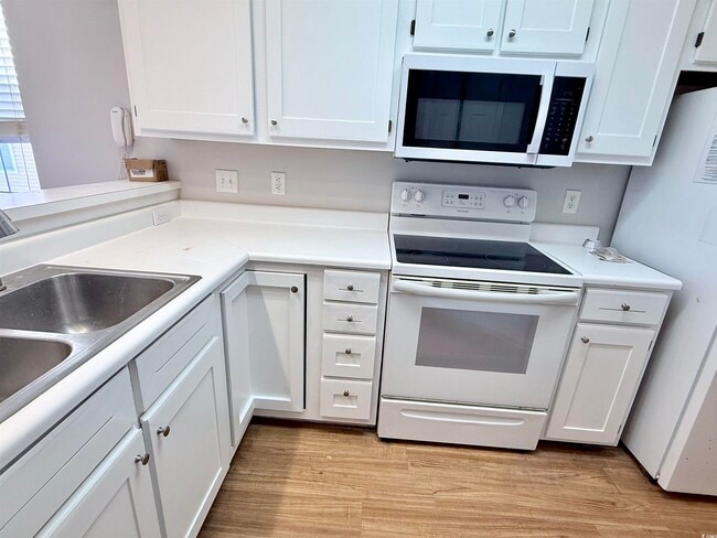 Foto del edificio - 628 Waterway Village Blvd