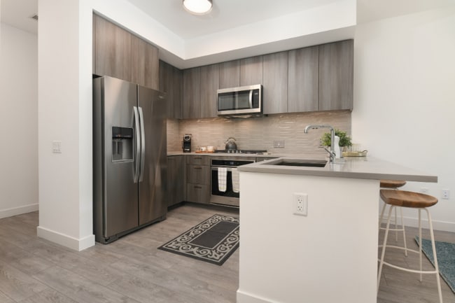 Photo - 917 W Madison St Apartment