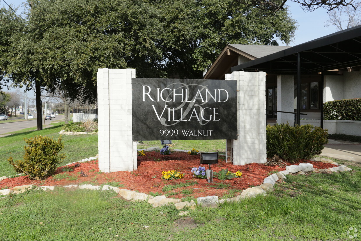 Foto principal - Richland Village Apartments