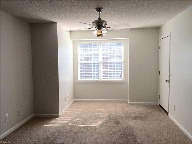 Building Photo - ***HALF OFF First full month of rent***