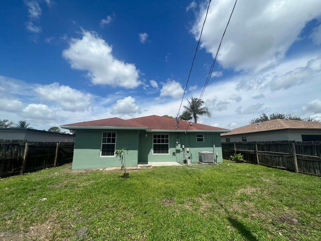 Primary Photo - 339 NW 5th Ave